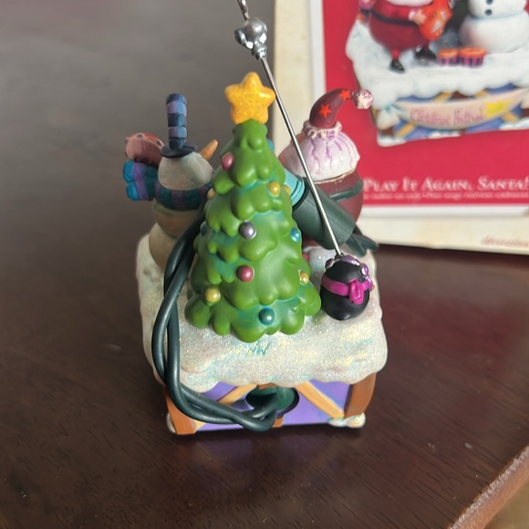 Hallmark keepsake ornament play it again Santa movement magic and sound - Picture 3 of 4